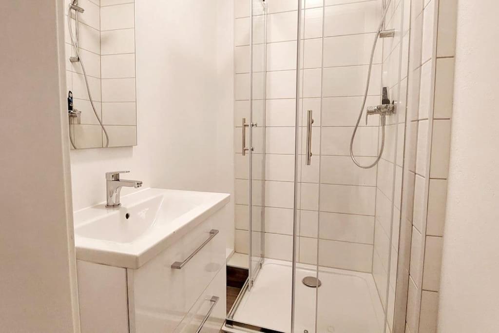 Zentrale Ferienwohnung - Direkt Am See Und Schloss Schwerin  Exterior foto