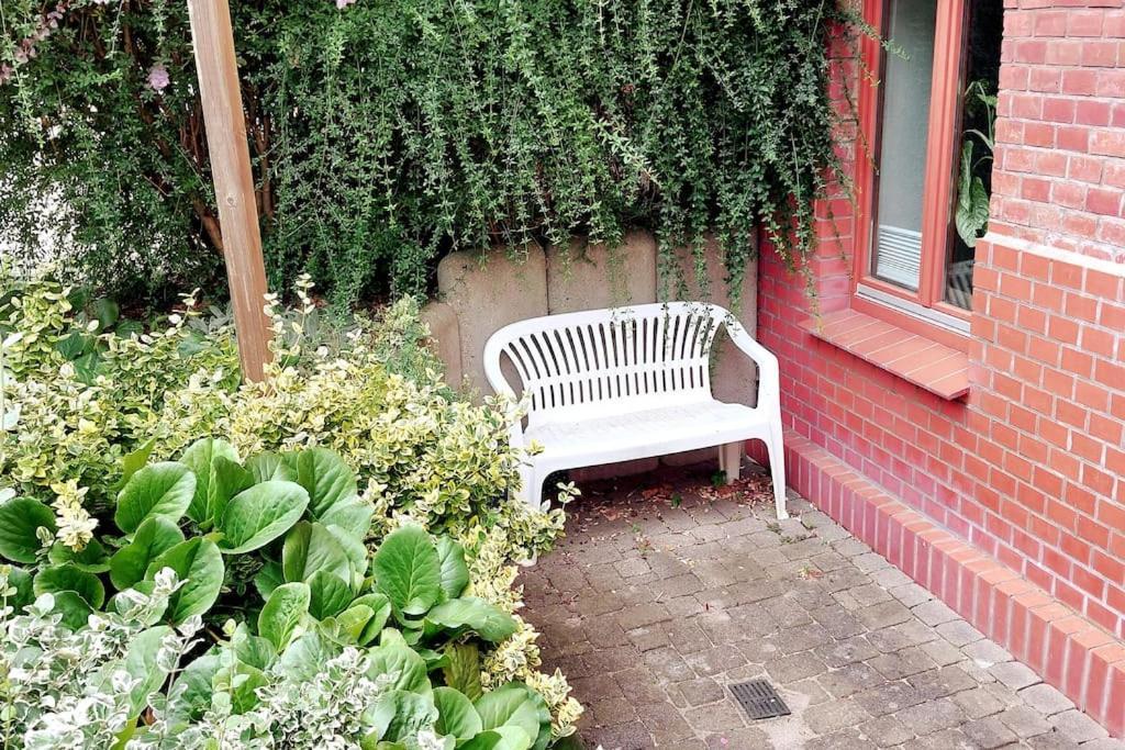 Zentrale Ferienwohnung - Direkt Am See Und Schloss Schwerin  Exterior foto